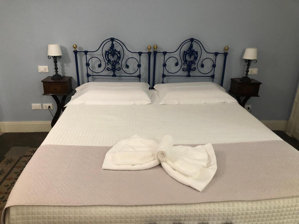 Palazzo Pastura B&B And Apartments Catania Exterior photo